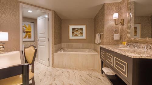 paris las vegas hotel suites