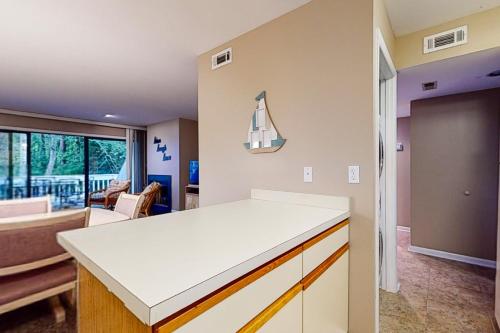 Sea Colony Racquet - image 5