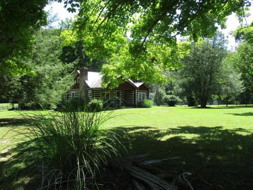 Ieeja, Gorgeous cabin stay near I-77, views, antiques, Wi-fi, wonderful experience for 2! in Pembroke (VA)