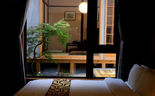 Hotel Traveling Bridge Nijojo – Kyoto, IL