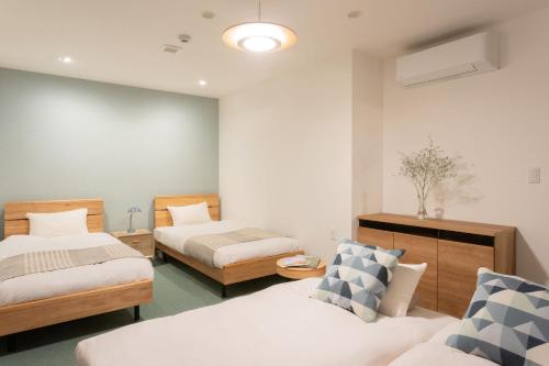 Family Room with Shower image 1