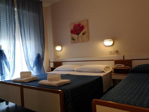 3 twin beds
