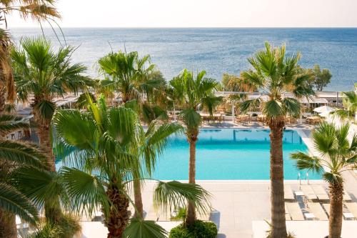 Kamari Beach Hotel - image 8