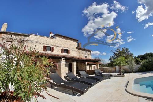  Krnica - House Sunshine mit Pool und Aussicht in 52208 Krnica