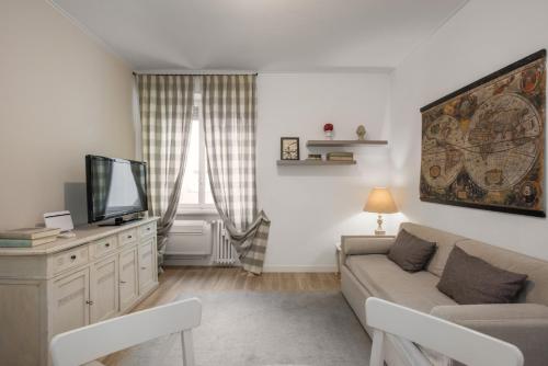 One-Bedroom Apartment image 6