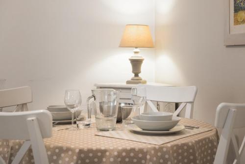 One-Bedroom Apartment image 3