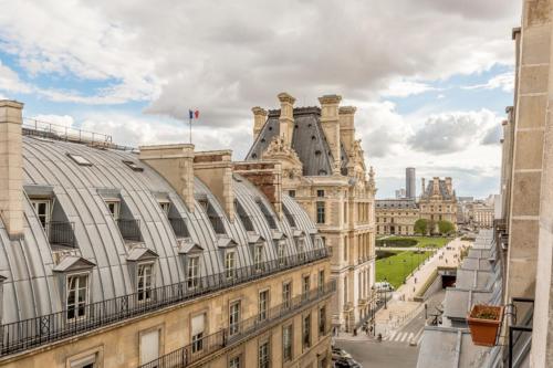 Appartement avec vue imprenable sur le Louvre Paris