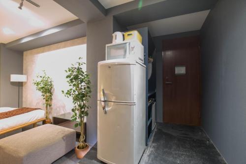 One-Bedroom Apartment image 9