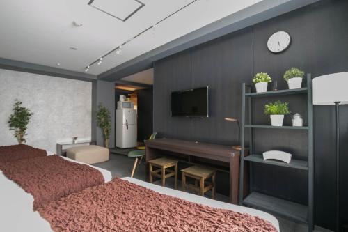 One-Bedroom Apartment image 3