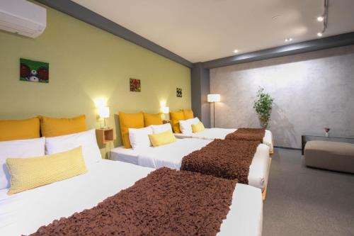One-Bedroom Apartment image 1