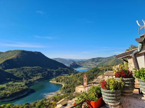 . La Casa Sul Fiordo Lago del Turano