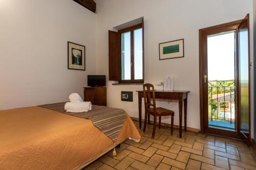 Residenza dEpoca Pietra Di Ponente Set in a prime location of Rome, Residenza dEpoca Pietra Di Ponente puts everything the city has to offer just outside your doorstep. The hotel has everything you need for a comfortable stay. Facilit