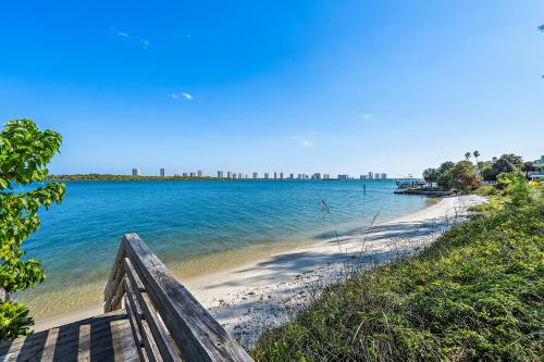 Beach, Walk 2 Beach 'Salt & Sea Sanctuary' Private Heated Pool in North Palm Beach (FL)