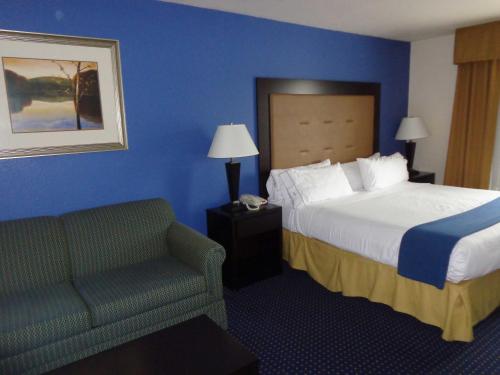 Holiday Inn Express & Suites New Buffalo, MI