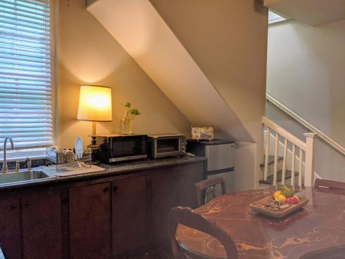 Balcony Guest House – New Orleans, LA