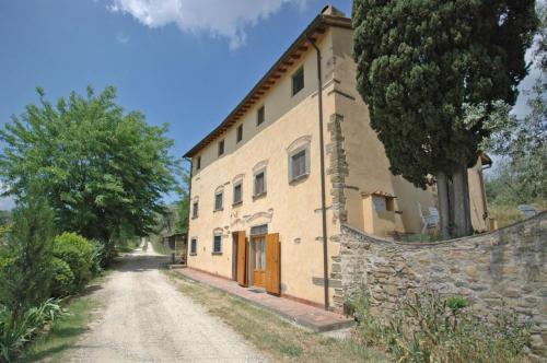  Romola Apartment Sleeps 4 Pool WiFi, Pension in Romola