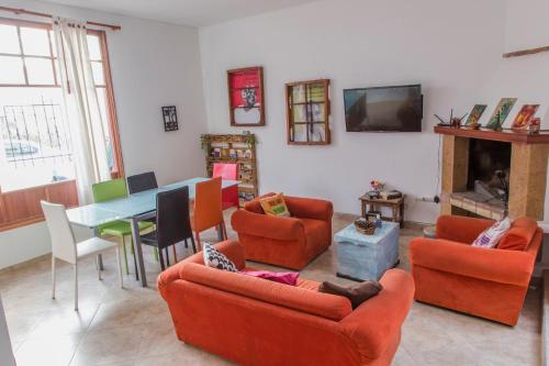 Shared lounge/TV area, Family Host HOSTEL in Villa De Leyva