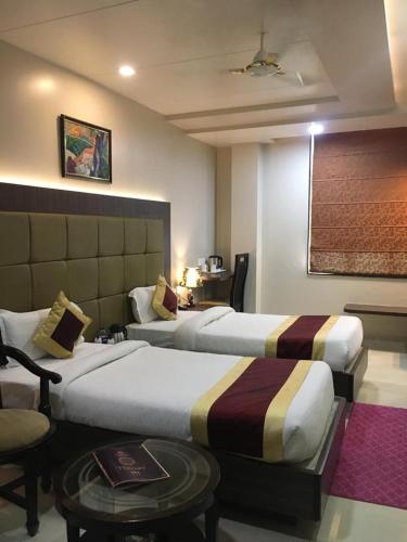 Deluxe Double or Twin Room image 1