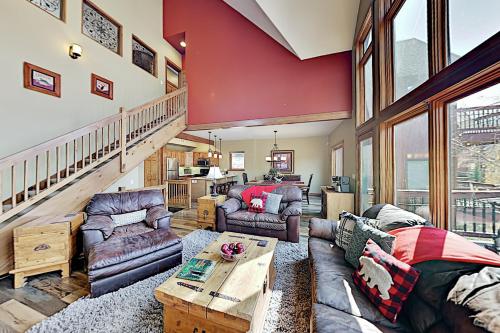 Mountainside Condo with Deck Fireplace & Hot Tub condo - image 3