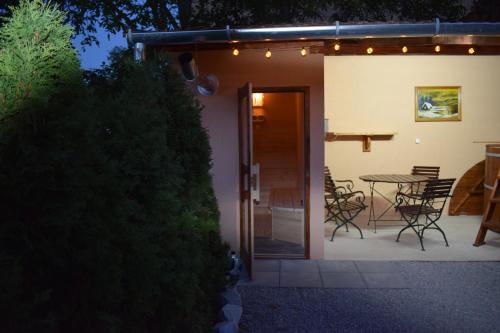 Elekes Apartmans - image 12