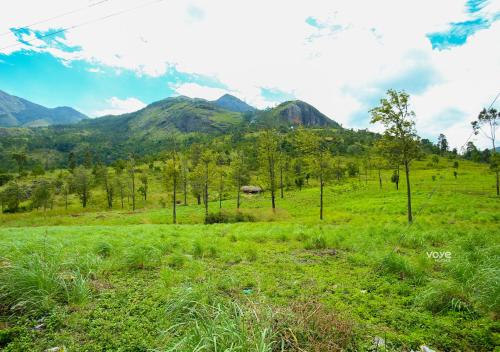 Moonlight Munnar Forest Bungalow with Private Waterfalls by VOYE HOMES