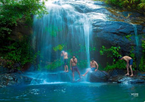 Moonlight Munnar Forest Bungalow with Private Waterfalls by VOYE HOMES