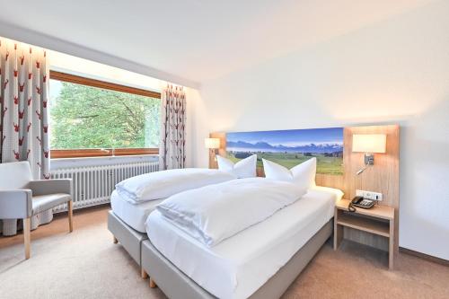 2 twin beds, 1 sofa bed