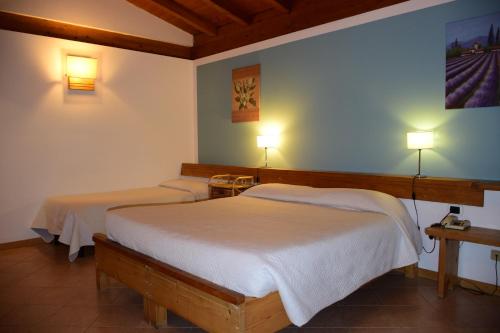 Triple Room image 2