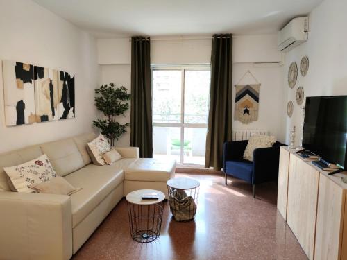  Apartamento en C/ Genoveva Torres Morales, Pension in Zaragoza