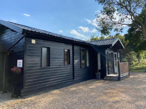 Picture of Spacious Garden Lodge At The Chestnuts, Norfolk