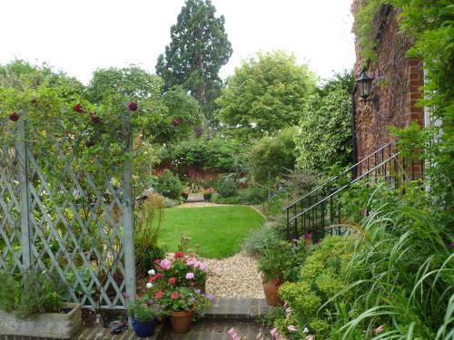 Laurel House Bed and Breakfast Laurel House Bed and Breakfast is a popular choice amongst travelers in Cheltenham, whether exploring or just passing through. Offering a variety of facilities and services, the hotel provides all you