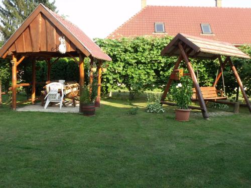 Kert, Tunderviola in Szalafő