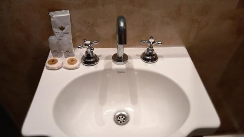 Bathroom, Hotel Versailles in Mar Del Plata