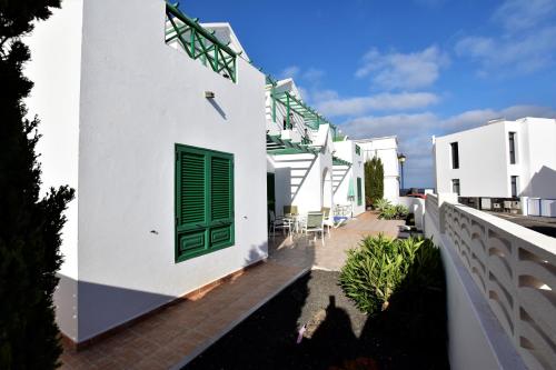 MarySol 6 terrace with sea views, close to the sea