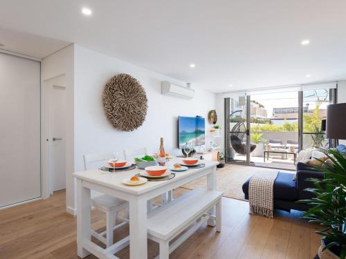 The Shoal 104 linen included and under 200m to beach in Shoal Bay