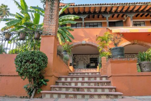 Hotel San Angelo - Tap to explore photos