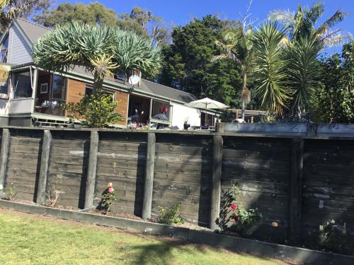 Norfolk Gardens Bed and Breakfast in Te Kopuru