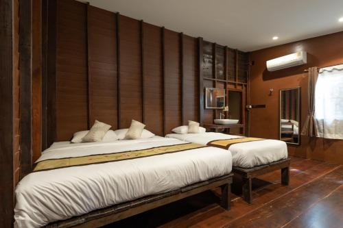 Ratchaburi Reuan Vilawan 3-Star Hotel suite