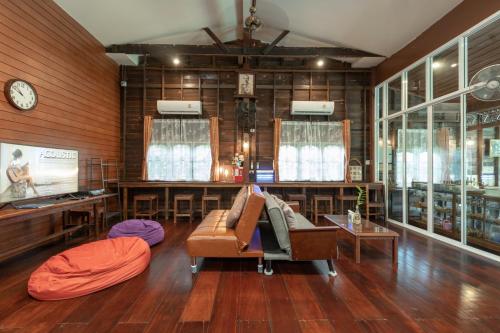 Ratchaburi Reuan Vilawan 3-Star Hotel room