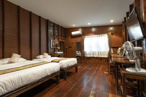 Ratchaburi Reuan Vilawan 3-Star Hotel suite