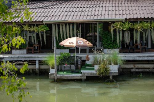 Ratchaburi Reuan Vilawan 3-Star Hotel restaurant