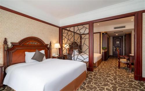 room detail thumbnail 1