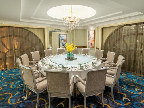 Restaurant, Wyndham Shanghai Hongqiao near Hongqiao Railway Station