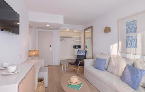 Blau Punta Reina Resort - image 12
