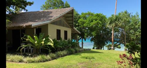 Buitenkant, Whispering Palms - Absolute Beachfront Villas in Efate