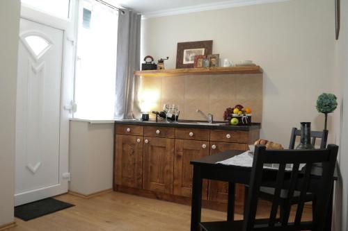Kitchen, Palma Apartmanok Szallashely Szazhalombatta 5a in Százhalombatta