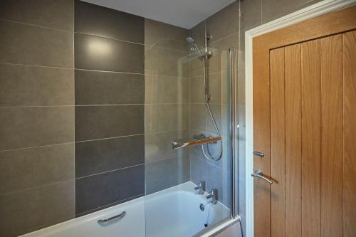 Sitwell Cottage - image 2