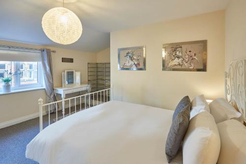 Sitwell Cottage - image 5
