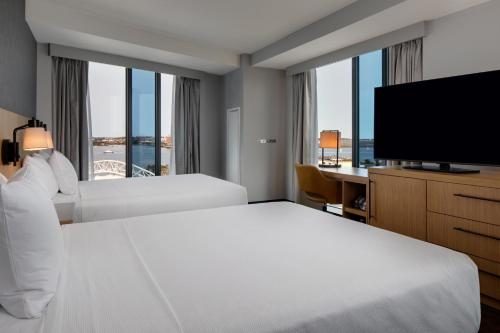2 queen beds