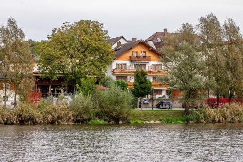 Landgasthof Moser & Restaurant Bootshaus - Windorf